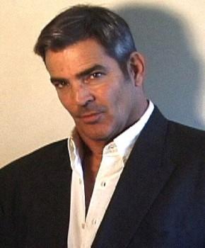 1ClooneyOC113 290x350 - George Clooney