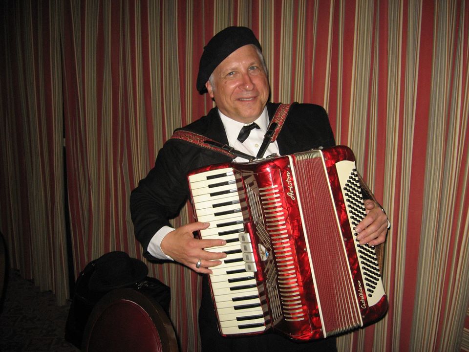476272 390116471012284 1997566464 o - Accordionist