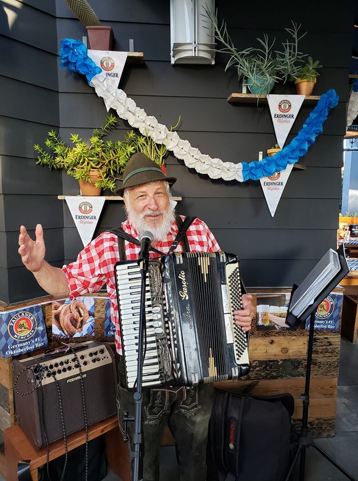 70903576 2746049532085621 3784604166236667904 o - Accordionist