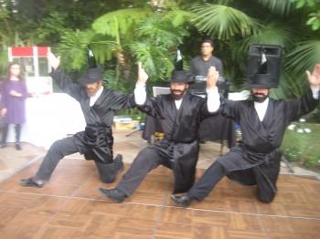 IMG 19641 350x262 - Holiday Entertainment