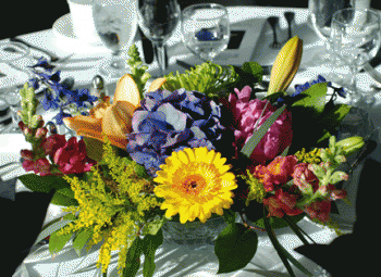 floral centerpiece1 350x255 - Floral Decor