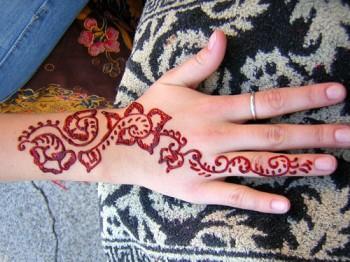 henarmhand 350x262 - Henna Tattoos